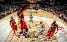 九游体育官网-两年密尔沃基时光深情落幕 雄鹿官推晒图致敬利拉德，谢谢你，Dame